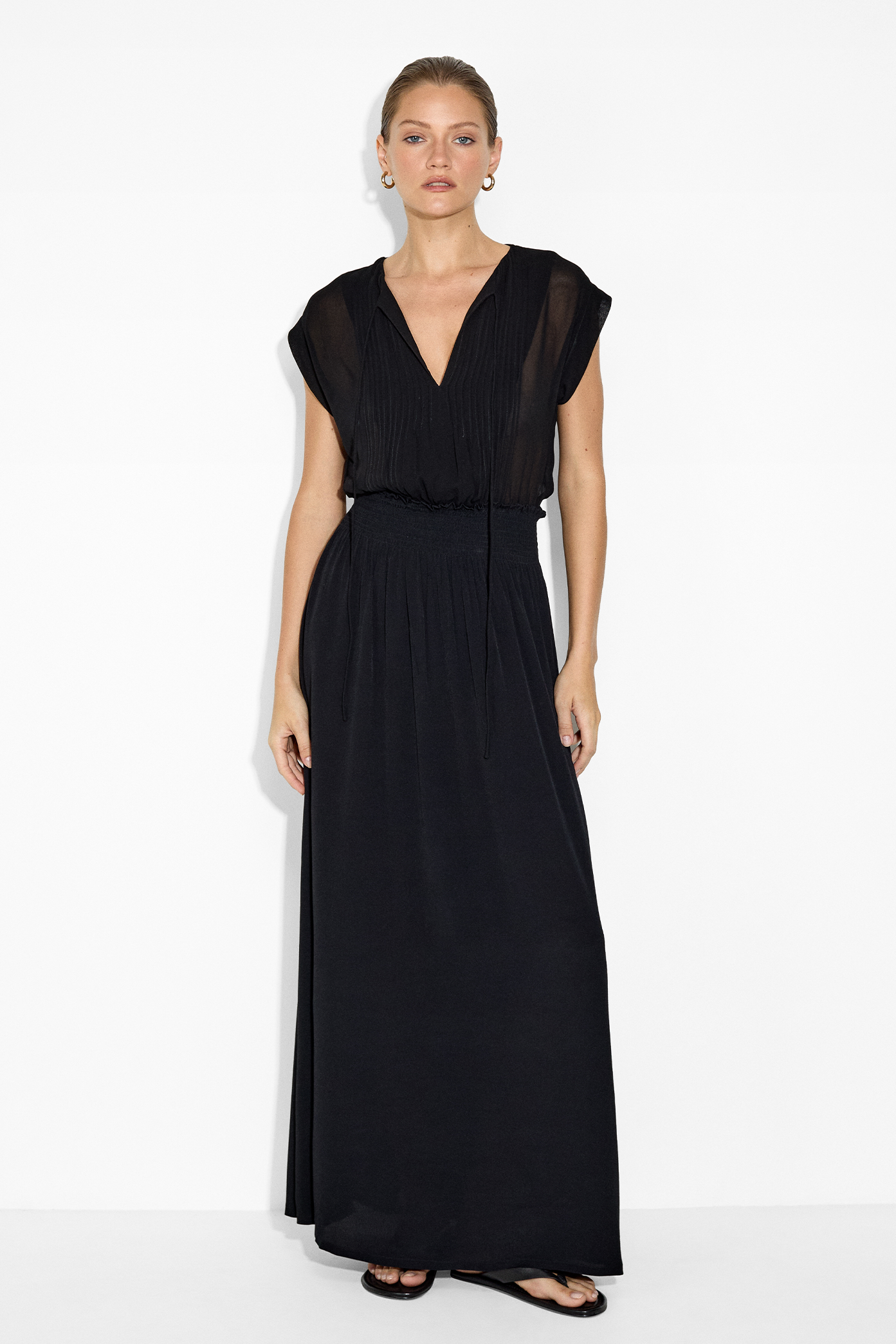definition maxi dress What Is a Dress? A Complete Guide to This Style The most beautiful dress for Fall weddings Relaxed Knit Maxi Dress Black